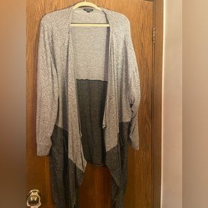 Cardigan, stretchy material.